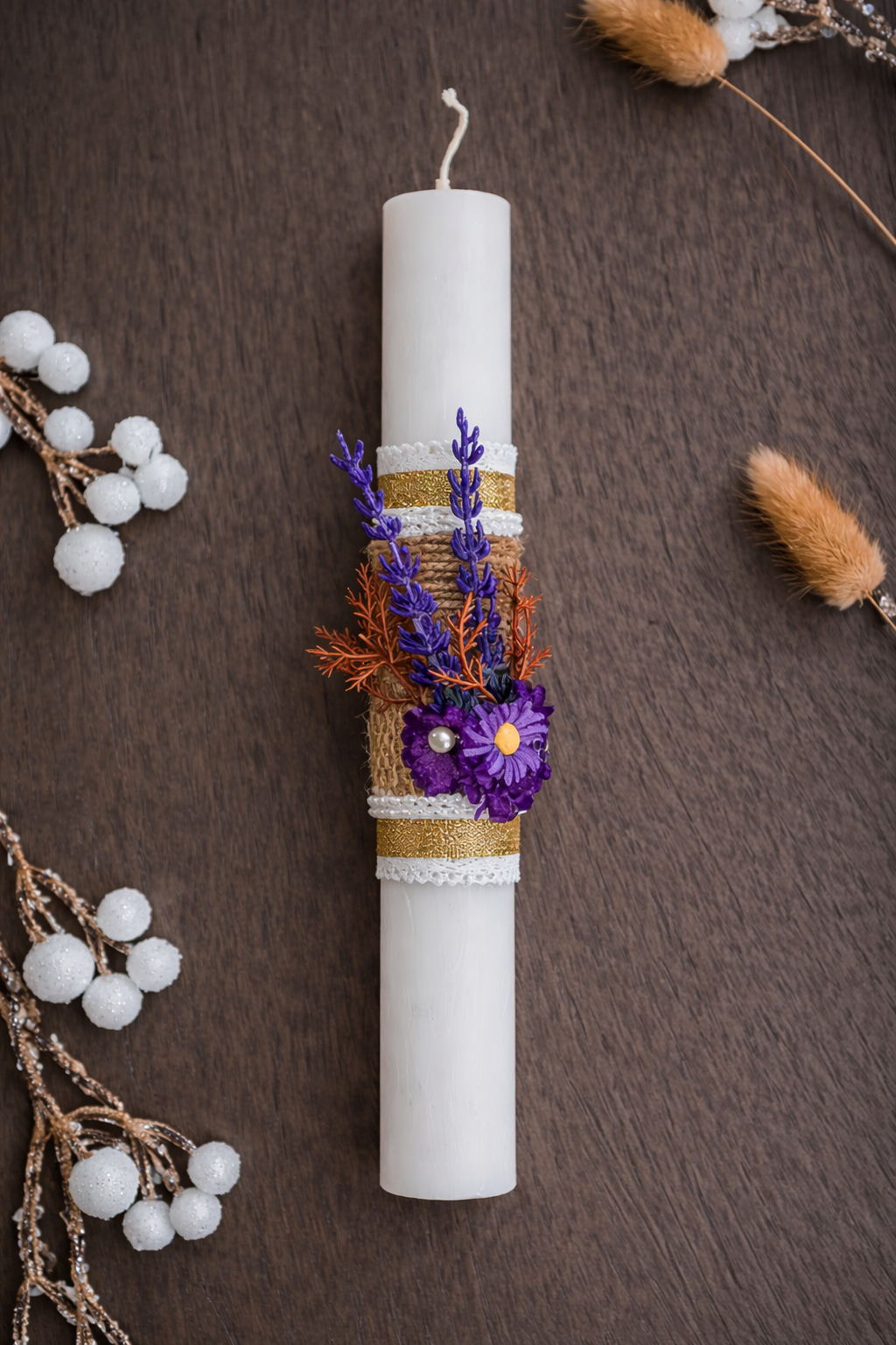 Χειροποίητη Πασχαλινή Λαμπάδα – Λευκή με λουλούδια